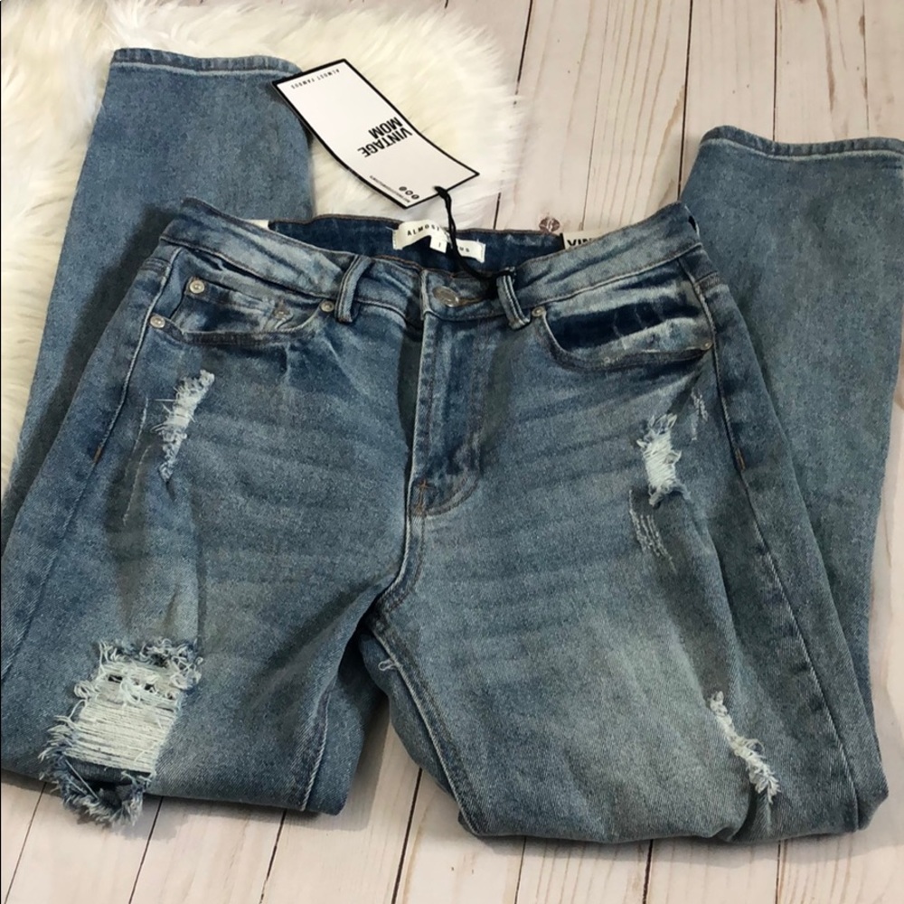 Almost Famous Vintage Mom Jeans size 1 NWT
